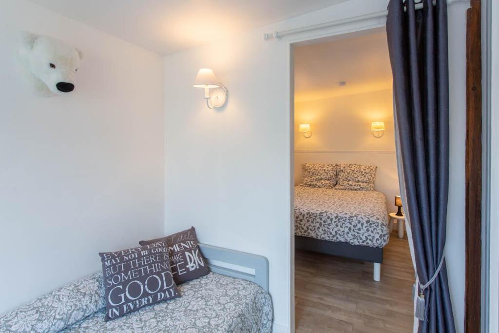Couette & Confitures Bed & Breakfast Nojeon-en-Vexin Exterior photo